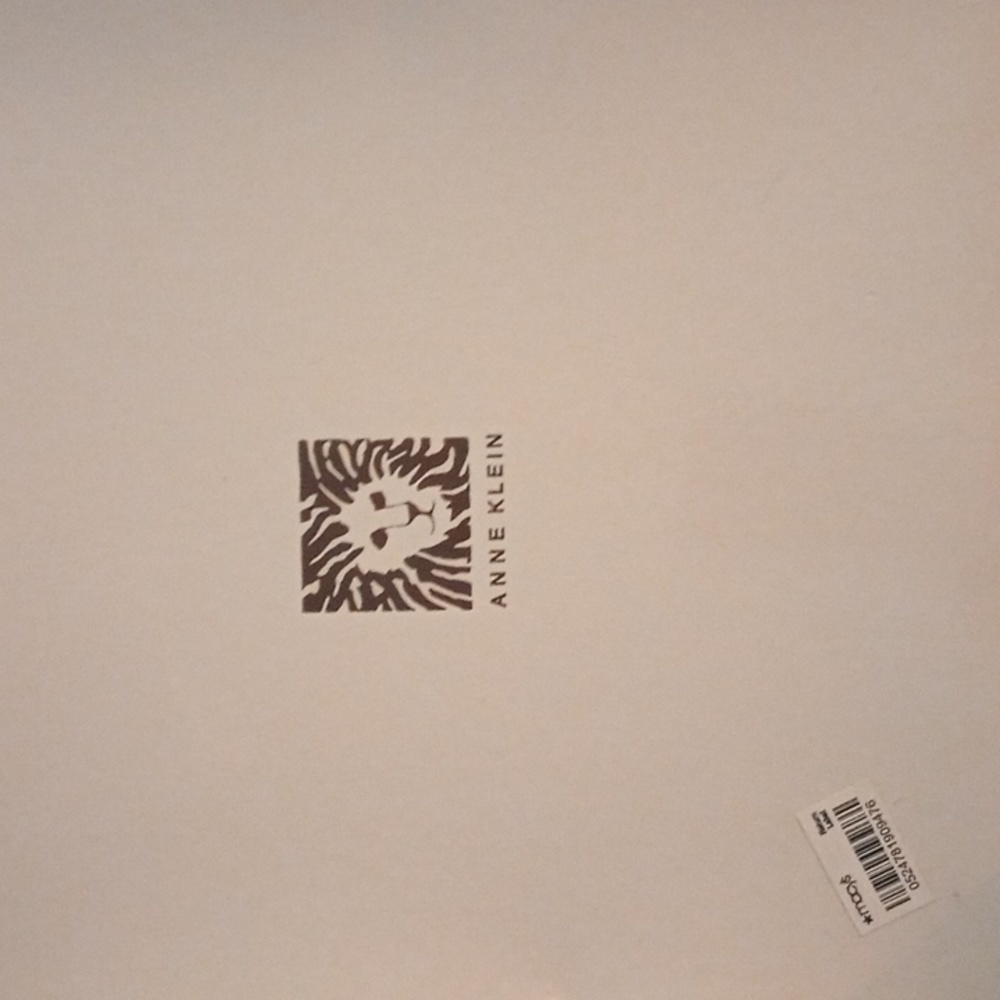 Anne Klein Akchelsey Black/ Black with Gold Accessories size 8